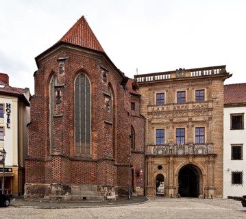 Begun in 1544, above the passageway figures of Duke George II and Barbara of Brandenburg, St.,