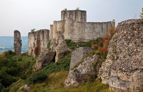 Fortress built by Richard the Lionheart in 1196-98, demolished in 1450, shield wall from the