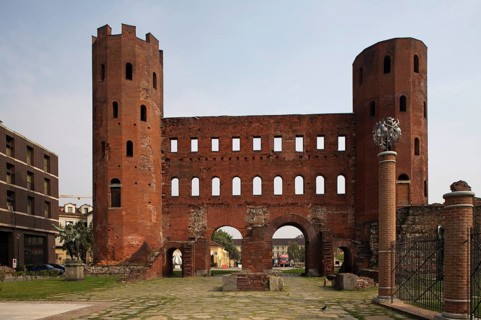 Roman city gate from the 1st century, city side