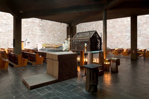 Shrine of St Anne in the side aisle, St, Saint, Saint