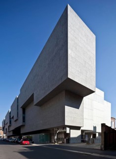 Nuova Sede, façade on Via Guglielmo Corrado Röntgen, built 2002-2008 by Grafton Architects