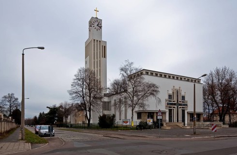 Built 1930-32 by Hans Heinrich Grotjahn, reinforced concrete skeleton construction, tower with