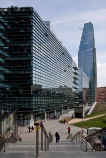 Kohn Pedersen Fox Architects built 2010-2012, 140 metres high, seen from Piazza Alvar Aalto, left