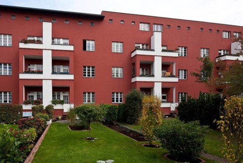 1925-33 by Bruno Taut and Martin Wagner, rear of a terraced building with house gardens, so-called