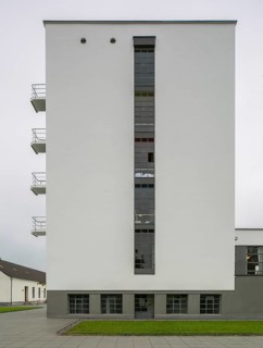 Dessau, Bauhaus, Prellerhaus 1925-26 by Walter Gropius, balconies side view