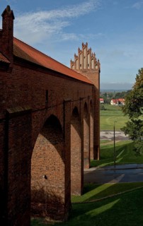 Danskerturm (abort tower) with access bridge seen from the castle