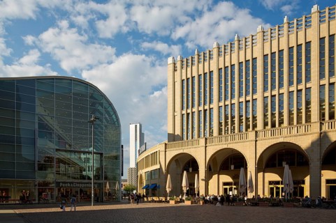 Right Galerie Roter Turm by Hans Kollhoff, in the background the Interhotel Kongress hotel tower,