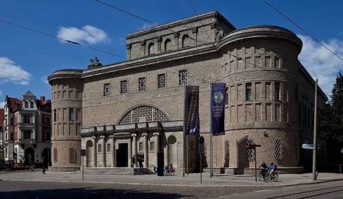 Main façade from the south-east 1911-1914 by Wilhelm Kreis