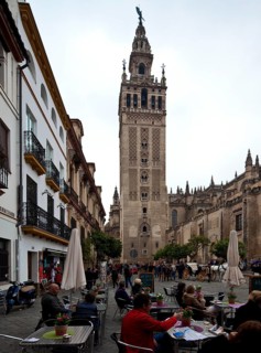 Seville, Cathedral. Bell tower GIRALDA seen from the north from the street Placentines Sevilla,