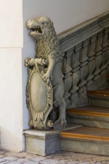 Grünhagen house, steps in the gateway with lion