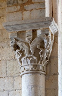 Plaimpied-Givaudins, Saint-Martin church from 1080, capital with mythical creature