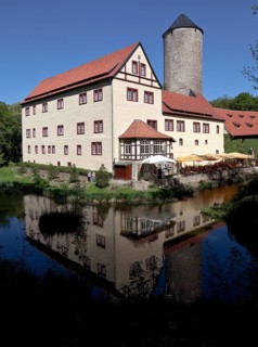 Core castle left west wing right south wing, keep and farm buildings nearby