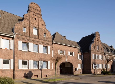 Architects Girmes & Oediger 1921, gatehouse on Ter-Meer-Platz