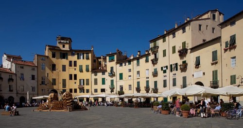 Medieval houses in a Roman amphitheatre