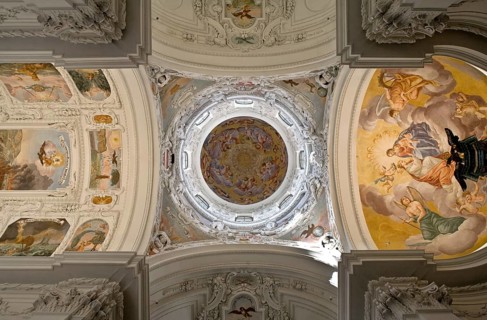 Mausoleum of Emperor Ferdinand II, Upper Church (St Catherine's Church), view into the crossing