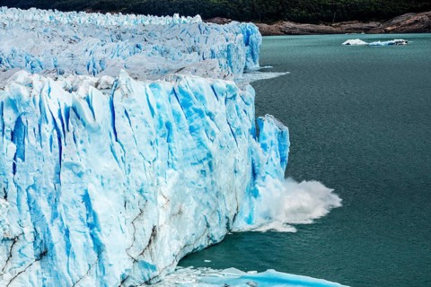 Large piece of glacier breaks off, Perito Moreno Glacier, Los Glaciares National Park, Santa Cruz,