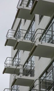 Dessau, Bauhaus, Prellerhaus 1925-26 by Walter Gropius, balconies of the east façade, oblique view