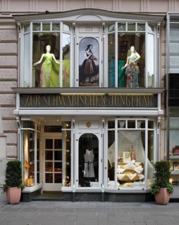 Vienna, Graben, shop Zur Schwäbischen Jungfrau