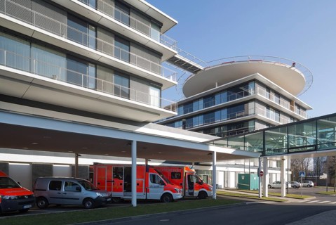Centre for Operative Medicine II with ambulance and helipad