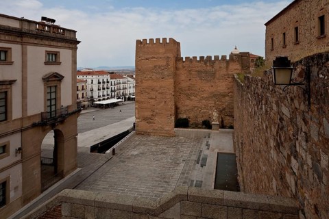Town hall on the left and remains of the Moorish city wall in the centre