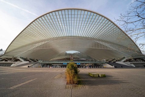 Liège, Liège-Guillemins railway station, design 2009 Santiago Calatrava, station forecourt