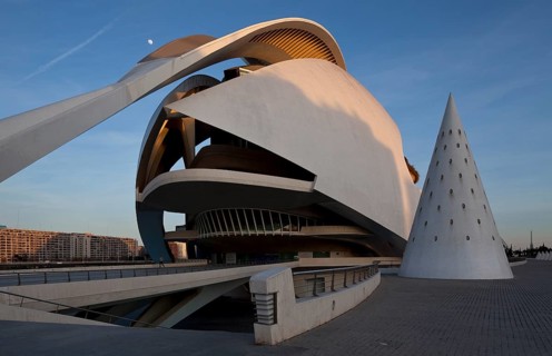 City of Arts and Sciences (cat./val. Ciutat de les Arts i de les Ciències), opera house QUEEN
