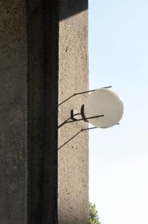 Dessau, Bauhaus, bridge of the administration tract, lamp
