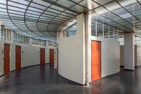 Dessau, former labour office by Walter Gropius, corridors