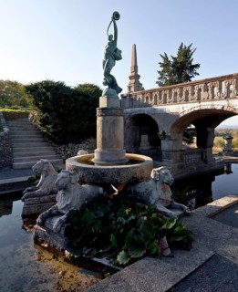 Main construction period 1907-1915 by Bernhard Sehring, lion fountain with bronze sculpture of