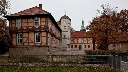 Hoffmann von Fallersleben archive at the back, above it the spire of the Protestant church. August