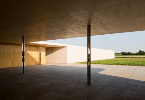 Never realised golf clubhouse by Ludwig Mies van der Rohe from 1930 was erected as a walk-in model