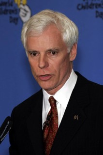 Mike Roberts at the 2005 World Children's Day at the Ronald McDonald House in Los Angeles, USA on