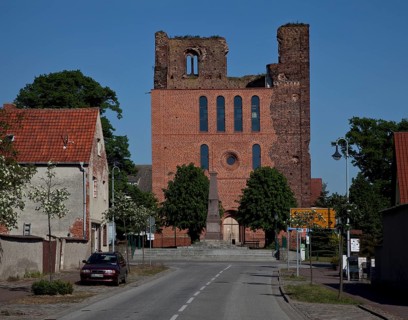 View from the west with west tower destroyed in 1945, modern additions after 2000, St., Sankt,