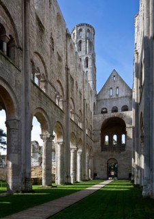Begun in 1040, destroyed from 1562, nave facing south-west with tower extension and south-west