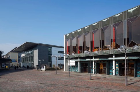 Krefeld, municipal theatre (Gerhard Graubner 1963) and media library (HPP 2008) on Theaterplatz
