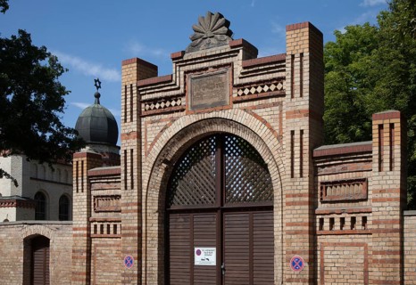 Halle, Jewish cemetery. Halle S Humboldtstraße Jewish cemetery Portal building from 1869 left Tower
