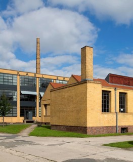 Built 1911-1915 by Walter Gropius and Adolf Meyer, view of the main building, in front of it the