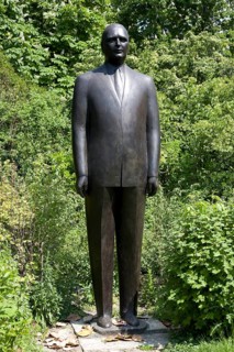Bronze sculpture Georges Pompidou