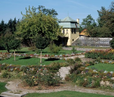 Spindlhof Castle, castle garden with gardener's house from 1810