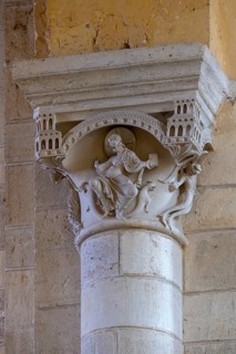 Plaimpied-Givaudins, Church of Saint-Martin from 1080, capital with the Temptation of Christ,