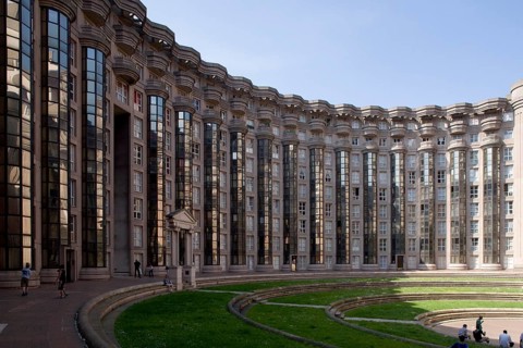 Palacio de Abraxas 1982 by Ricardo Bofill, inner courtyard