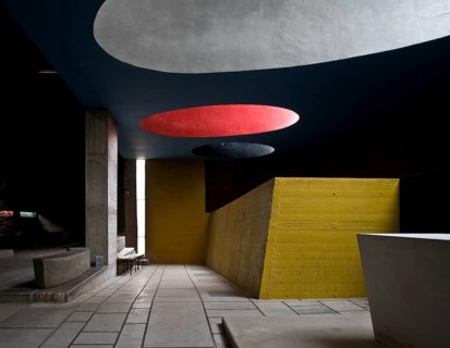 Le Corbusier 1956 to 1961, Church, view through the northern side chapels to the west, St., Sankt,