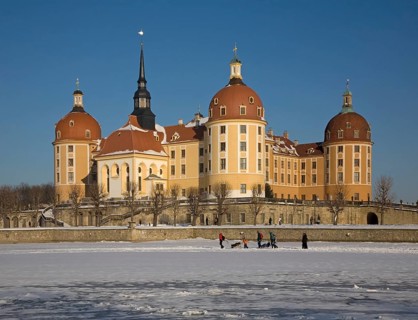 Winter, tobogganing on the frozen lake, sledging, tobogganing, winter sports