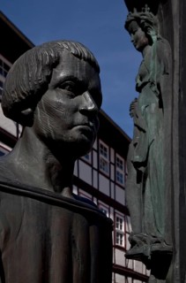 On the market square, 1989 by Klaus Messerschmidt Detail, quote from Stolberg carving on the right