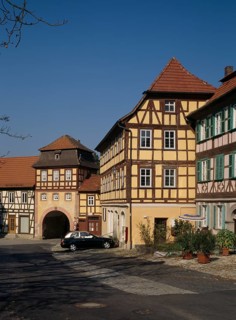 The Unfinder Tor, city side