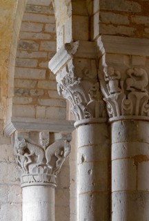 Plaimpied-Givaudins, Saint-Martin church from 1080, capital with mythical creature