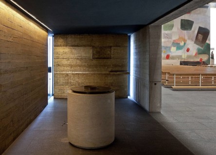 1960-63 by Hans Schädel, baptistery, right altarpiece by Georg Meistermann completed 1963, St.,