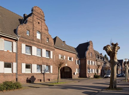 Architects Girmes & Oediger 1921, gatehouse on Ter-Meer-Platz