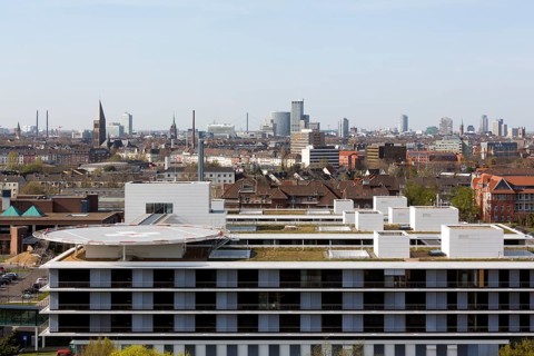 Centre for Operative Medicine II with helipad, in the background Düsseldorf city centre