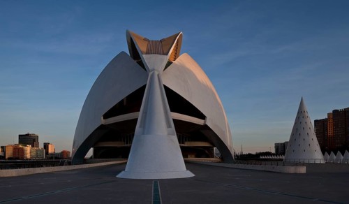 City of Arts and Sciences (cat./val. Ciutat de les Arts i de les Ciències), opera house QUEEN